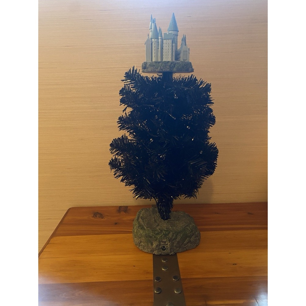Hallmark 'Magic' Ornament "The Wizarding World of Harry Potter Christmas Tree" - Picture 8 of 14